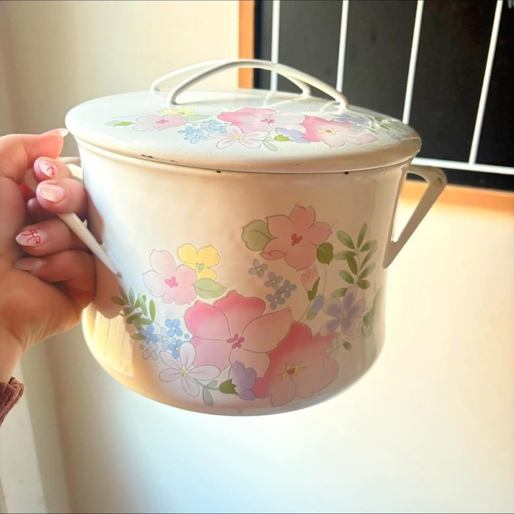 Floral Enamel Pot with Lid